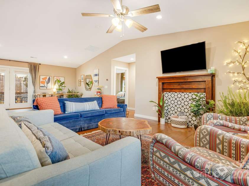 16 Mckena Hill Lane, Candler, NC 28715.  MLS# CAR4226006, YatesRealty ID 4305. 