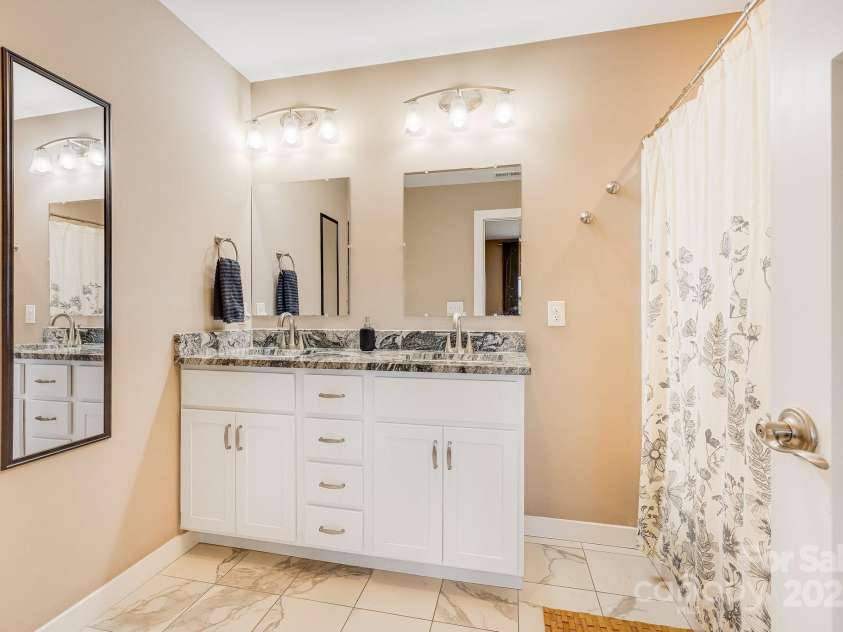 16 Mckena Hill Lane, Candler, NC 28715.  MLS# CAR4226006, YatesRealty ID 4305. 