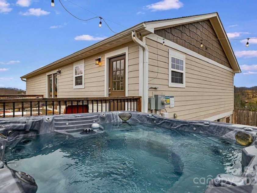 16 Mckena Hill Lane, Candler, NC 28715.  MLS# CAR4226006, YatesRealty ID 4305. 