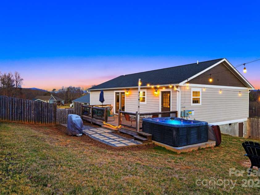 16 Mckena Hill Lane, Candler, NC 28715.  MLS# CAR4226006, YatesRealty ID 4305. 