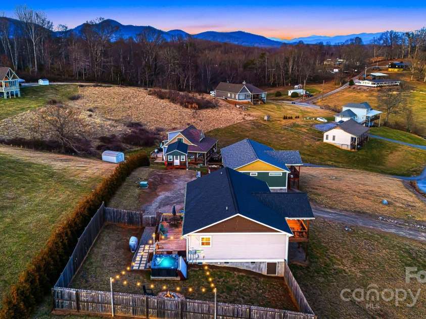 16 Mckena Hill Lane, Candler, NC 28715.  MLS# CAR4226006, YatesRealty ID 4305. 