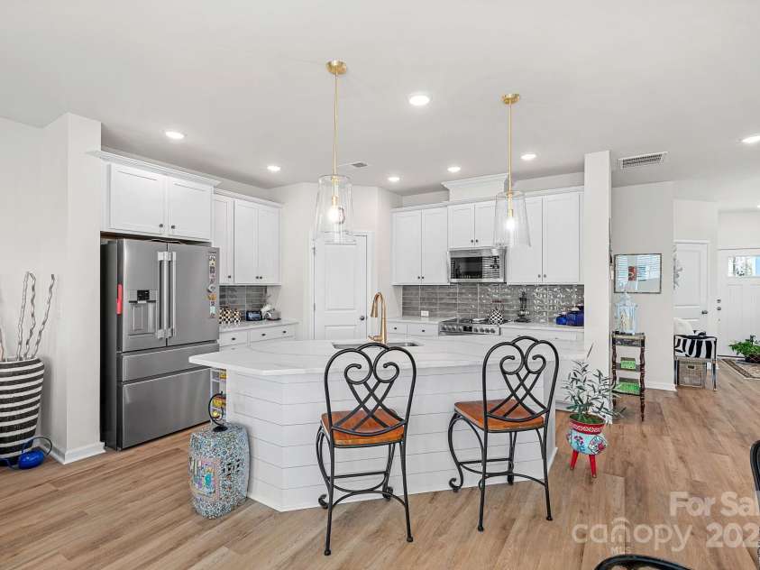 420 Quartz Hill Way, Waxhaw, NC 28173.  MLS# CAR4322228, YatesRealty ID 4305. Enjoy Hosting, Prepping And Socializing!