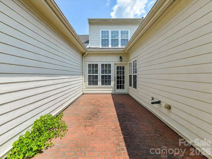 439 O'Henry Avenue, Davidson, NC 28036.  MLS# CAR4409491, YatesRealty ID 43051. Coveted enclosed patio/courtyard area.
