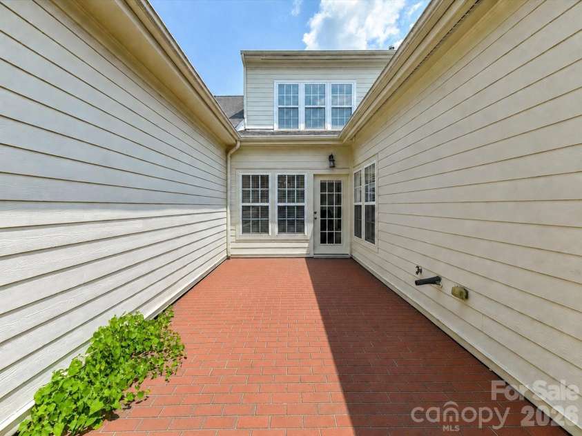 439 O'Henry Avenue, Davidson, NC 28036.  MLS# CAR4409491, YatesRealty ID 43051. Coveted enclosed patio/courtyard area.