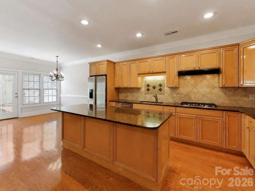 439 O'Henry Avenue, Davidson, NC 28036.  MLS# CAR4409491, YatesRealty ID 43051. Expansive, Upgraded Kitchen features granite counters, center island, stainless steel appliances, gas cook top, tile back splash, breakfast area, ample cabinetry & pantry for plenty of storage.