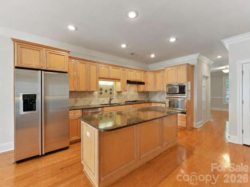 439 O'Henry Avenue, Davidson, NC 28036.  MLS# CAR4409491, YatesRealty ID 43051. Expansive, Upgraded Kitchen features granite counters, center island, stainless steel appliances, gas cook top, tile back splash, breakfast area, ample cabinetry & pantry for plenty of storage.