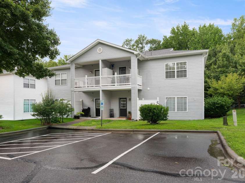 21622 Aftonshire Drive, Cornelius, NC 28031.  MLS# CAR4410246, YatesRealty ID 43052. 