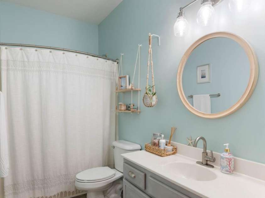 21622 Aftonshire Drive, Cornelius, NC 28031.  MLS# CAR4410246, YatesRealty ID 43052. Bathroom