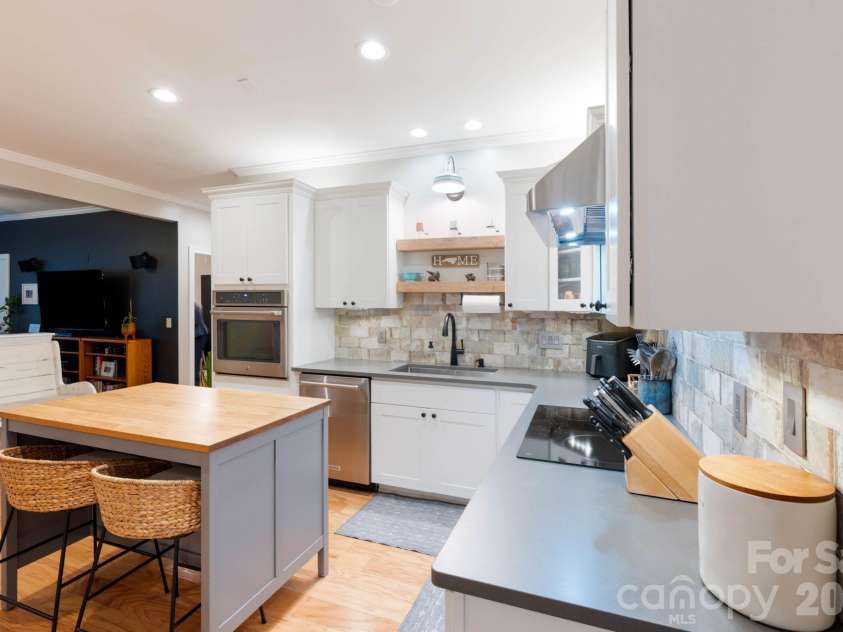 21622 Aftonshire Drive, Cornelius, NC 28031.  MLS# CAR4410246, YatesRealty ID 43052. Kitchen