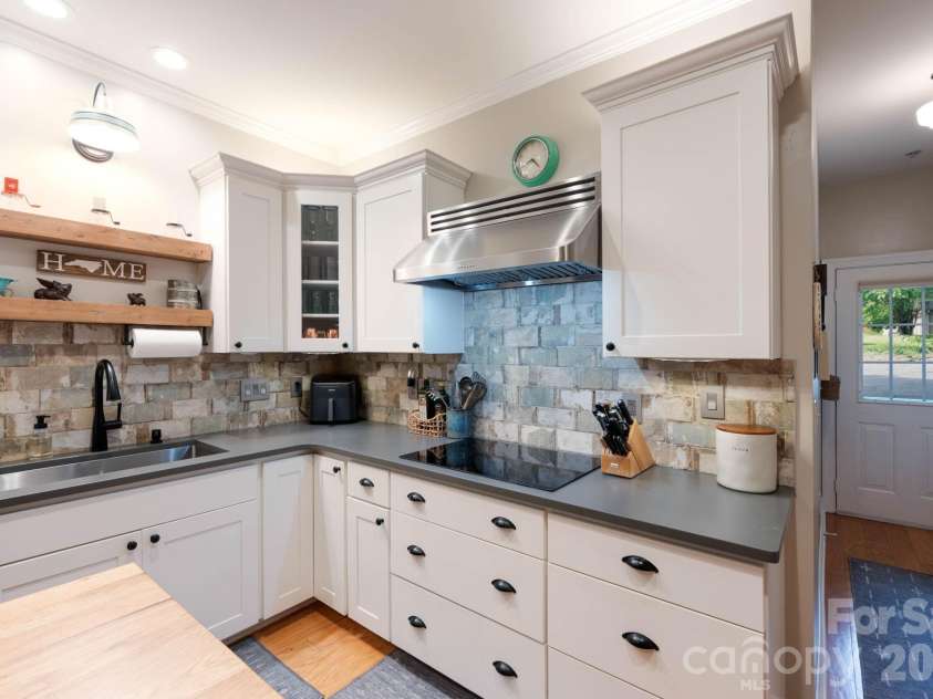 21622 Aftonshire Drive, Cornelius, NC 28031.  MLS# CAR4410246, YatesRealty ID 43052. Kitchen