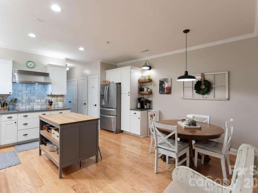 21622 Aftonshire Drive, Cornelius, NC 28031.  MLS# CAR4410246, YatesRealty ID 43052. Kitchen