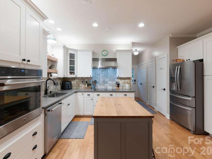 21622 Aftonshire Drive, Cornelius, NC 28031.  MLS# CAR4410246, YatesRealty ID 43052. Kitchen