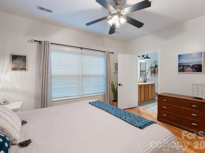 21622 Aftonshire Drive, Cornelius, NC 28031.  MLS# CAR4410246, YatesRealty ID 43052. Primary Bedroom