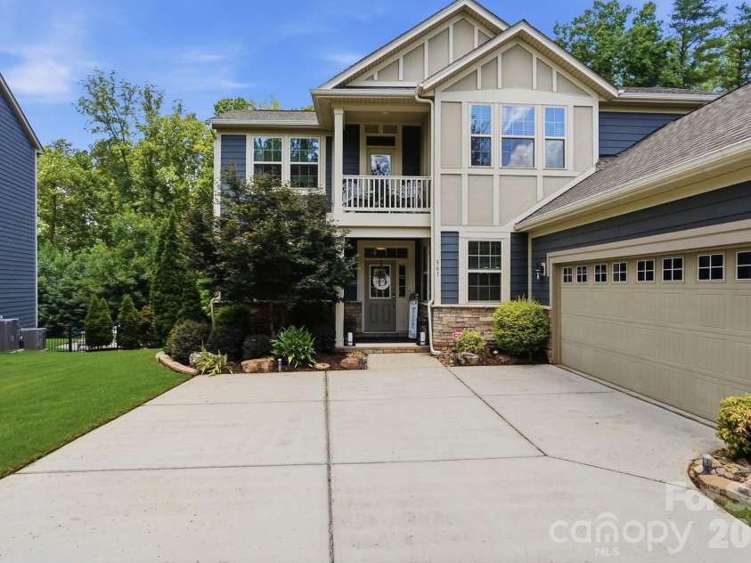 561 Sandbar Point, Clover, SC 29710.  MLS# CAR4412646, YatesRealty ID 43053. 