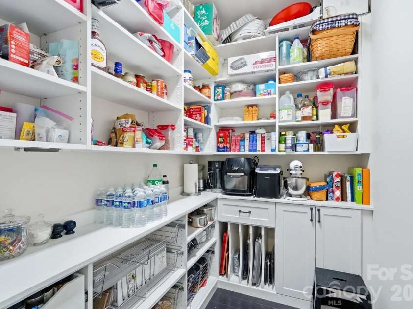 561 Sandbar Point, Clover, SC 29710.  MLS# CAR4412646, YatesRealty ID 43053. Custom Pantry