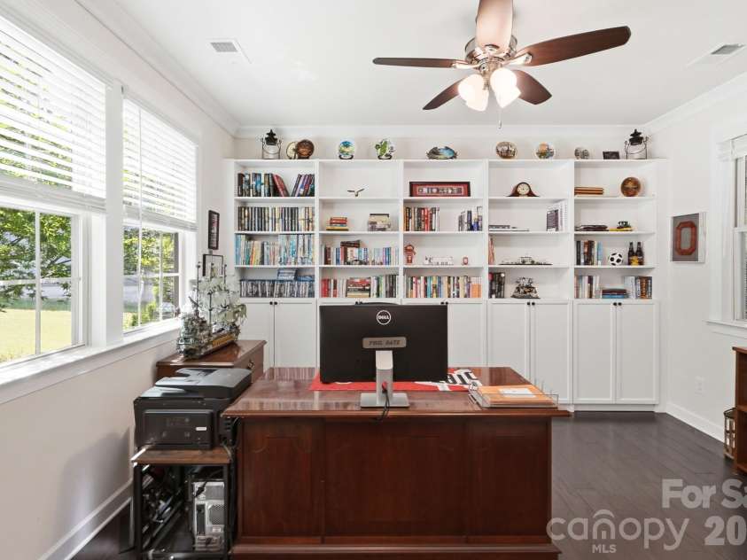 561 Sandbar Point, Clover, SC 29710.  MLS# CAR4412646, YatesRealty ID 43053. Custom Shelving