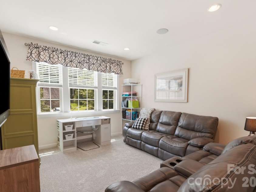 561 Sandbar Point, Clover, SC 29710.  MLS# CAR4412646, YatesRealty ID 43053. Loft