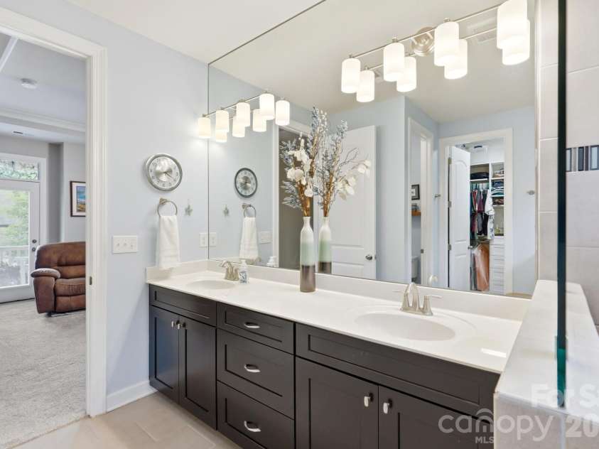 561 Sandbar Point, Clover, SC 29710.  MLS# CAR4412646, YatesRealty ID 43053. Luxury Primary Bath