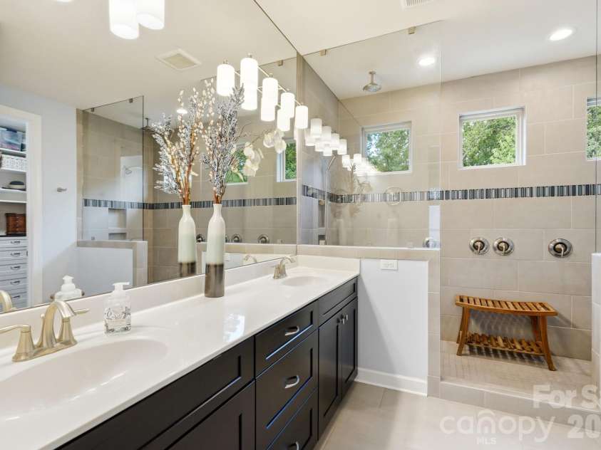 561 Sandbar Point, Clover, SC 29710.  MLS# CAR4412646, YatesRealty ID 43053. Luxury Primary Bath
