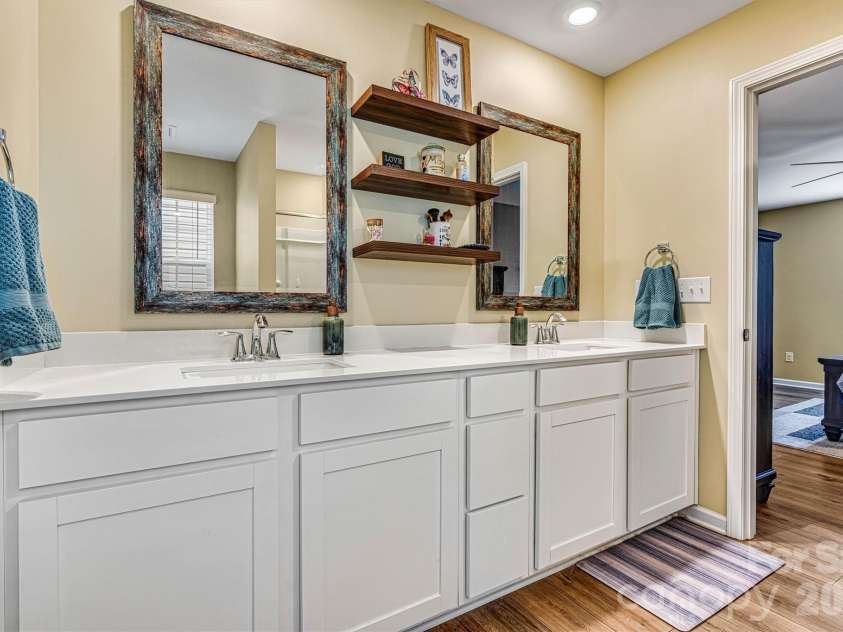 2913 Legacy Ridge Lane, Catawba, NC 28609.  MLS# CAR4412209, YatesRealty ID 43056. Primary en Suite