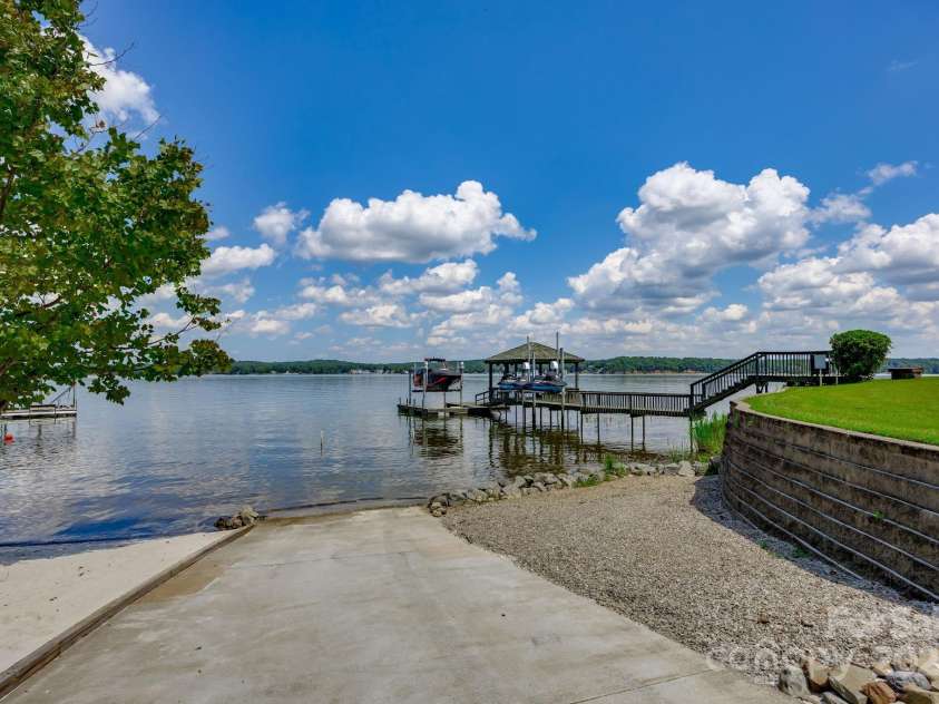 197 Smooth Rock Point, Ridgeway, SC 29130.  MLS# CAR4302781, YatesRealty ID 4306. 
