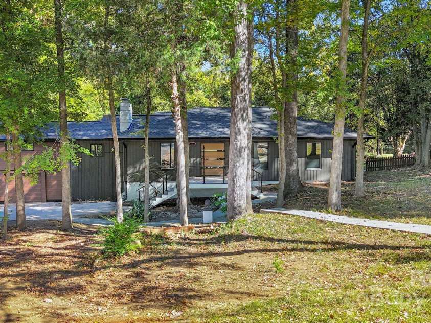 3301 Archdale Drive, Charlotte, NC 28210.  MLS# CAR4328724, YatesRealty ID 4306. 