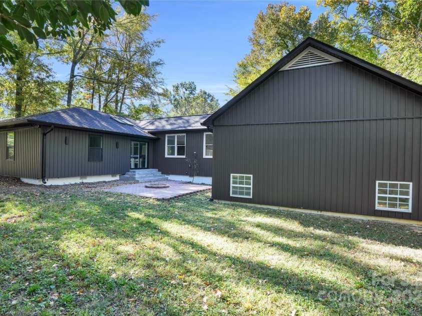 3301 Archdale Drive, Charlotte, NC 28210.  MLS# CAR4328724, YatesRealty ID 4306. 