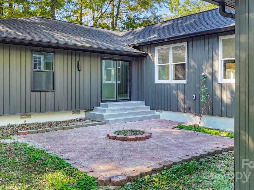3301 Archdale Drive, Charlotte, NC 28210.  MLS# CAR4328724, YatesRealty ID 4306. 