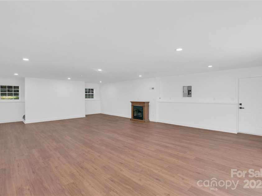 3301 Archdale Drive, Charlotte, NC 28210.  MLS# CAR4328724, YatesRealty ID 4306. 