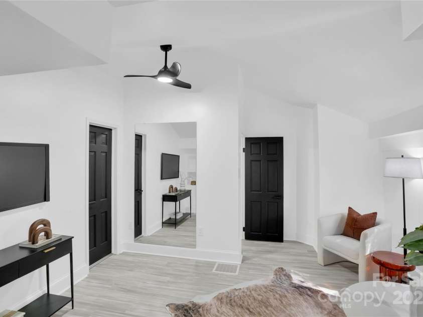 3301 Archdale Drive, Charlotte, NC 28210.  MLS# CAR4328724, YatesRealty ID 4306. 