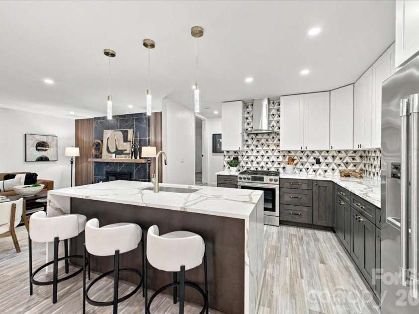 3301 Archdale Drive, Charlotte, NC 28210.  MLS# CAR4429085, YatesRealty ID 4306. 