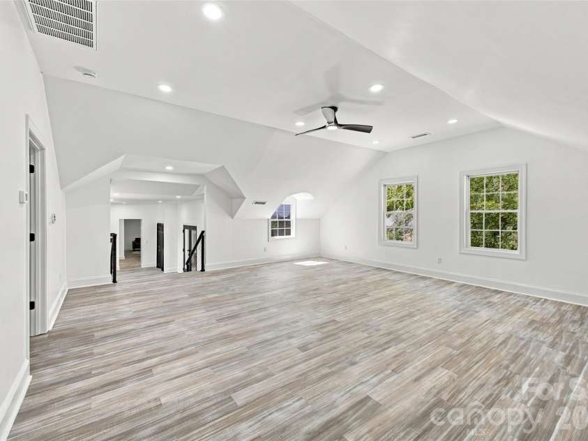 3301 Archdale Drive, Charlotte, NC 28210.  MLS# CAR4429085, YatesRealty ID 4306. Bonus Room