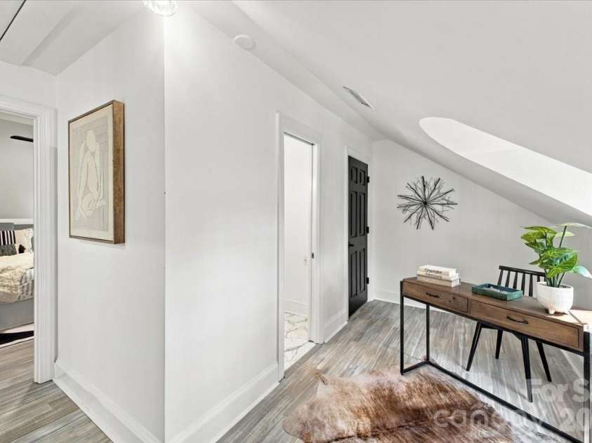 3301 Archdale Drive, Charlotte, NC 28210.  MLS# CAR4429085, YatesRealty ID 4306. Favorite Guest En-Suite