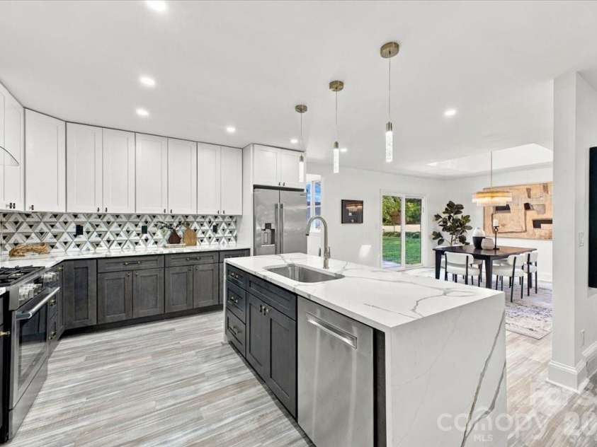 3301 Archdale Drive, Charlotte, NC 28210.  MLS# CAR4429085, YatesRealty ID 4306. Kitchen