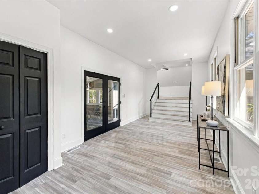 3301 Archdale Drive, Charlotte, NC 28210.  MLS# CAR4429085, YatesRealty ID 4306. Laundry/Breezeway