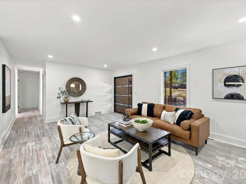 3301 Archdale Drive, Charlotte, NC 28210.  MLS# CAR4429085, YatesRealty ID 4306. Living Room