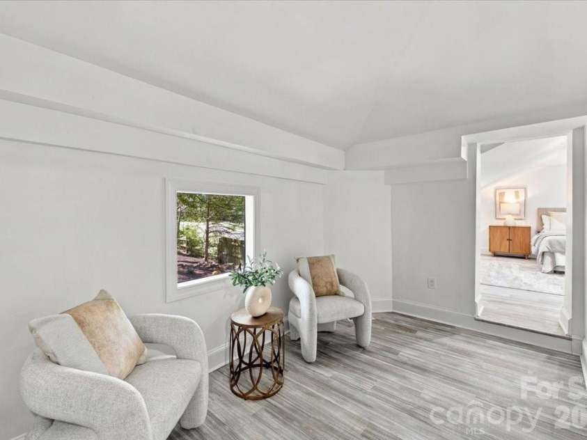 3301 Archdale Drive, Charlotte, NC 28210.  MLS# CAR4429085, YatesRealty ID 4306. Primary Suite sitting room
