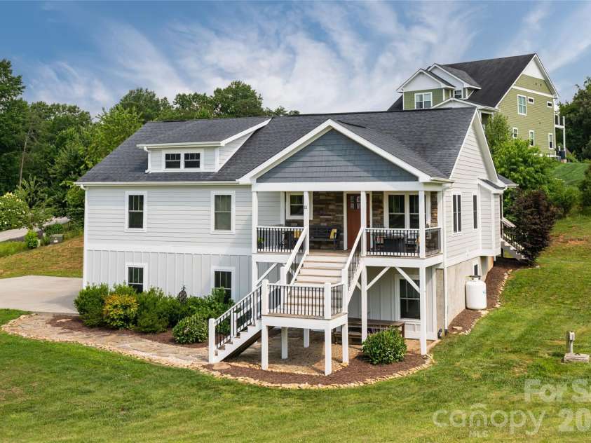 11 Ibbie Roberts Road, Alexander, NC 28701.  MLS# CAR4396356, YatesRealty ID 43060. 