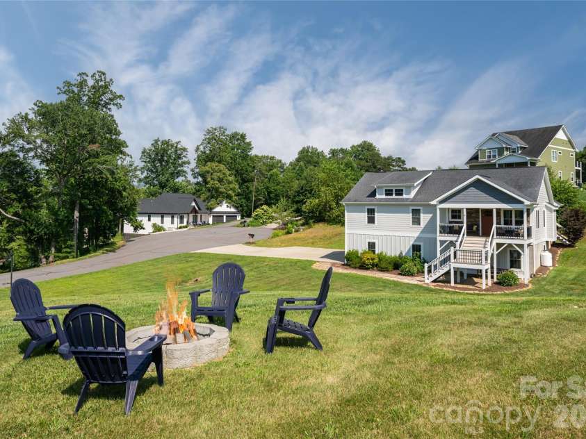 11 Ibbie Roberts Road, Alexander, NC 28701.  MLS# CAR4396356, YatesRealty ID 43060. 