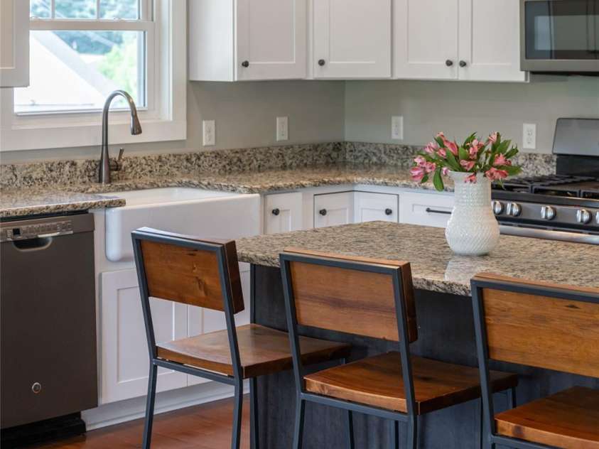 11 Ibbie Roberts Road, Alexander, NC 28701.  MLS# CAR4396356, YatesRealty ID 43060. 