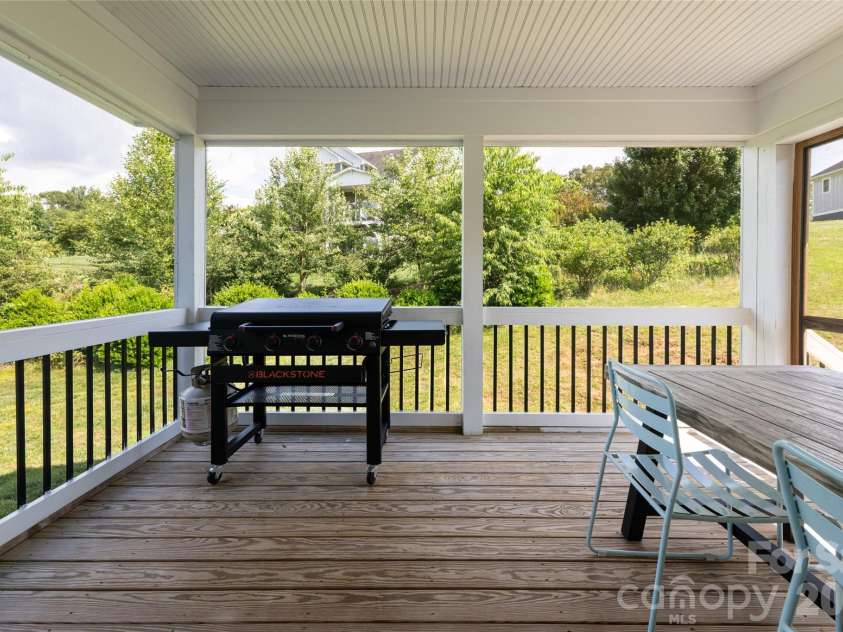 11 Ibbie Roberts Road, Alexander, NC 28701.  MLS# CAR4396356, YatesRealty ID 43060. 