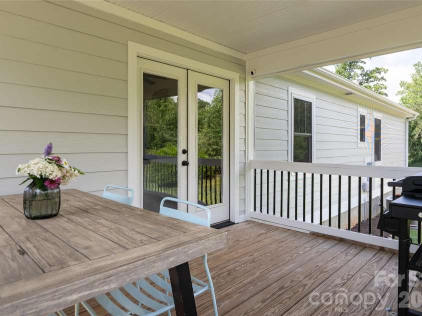 11 Ibbie Roberts Road, Alexander, NC 28701.  MLS# CAR4396356, YatesRealty ID 43060. 