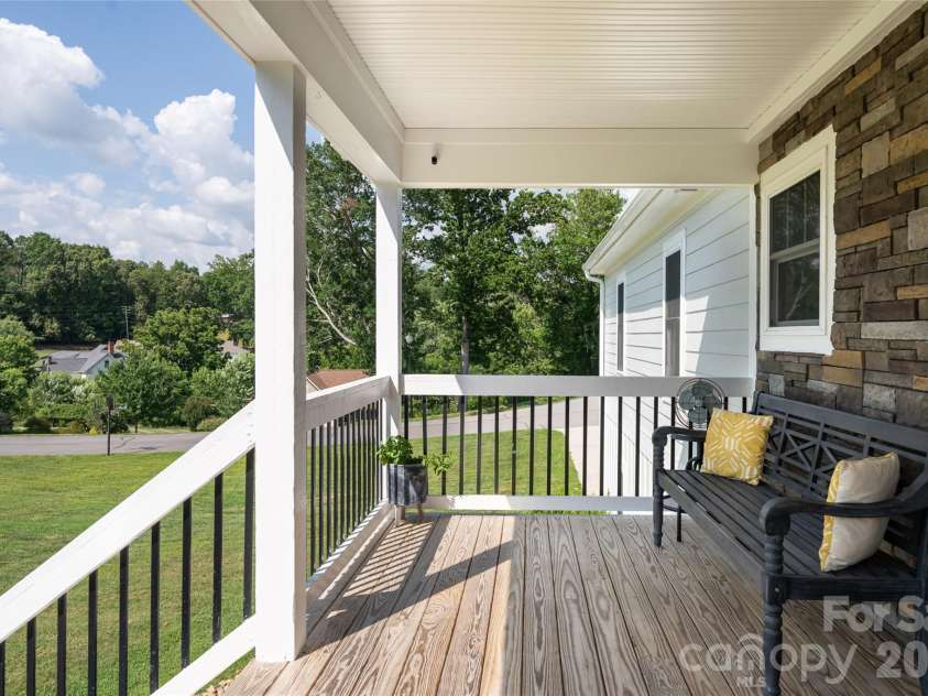 11 Ibbie Roberts Road, Alexander, NC 28701.  MLS# CAR4396356, YatesRealty ID 43060. 