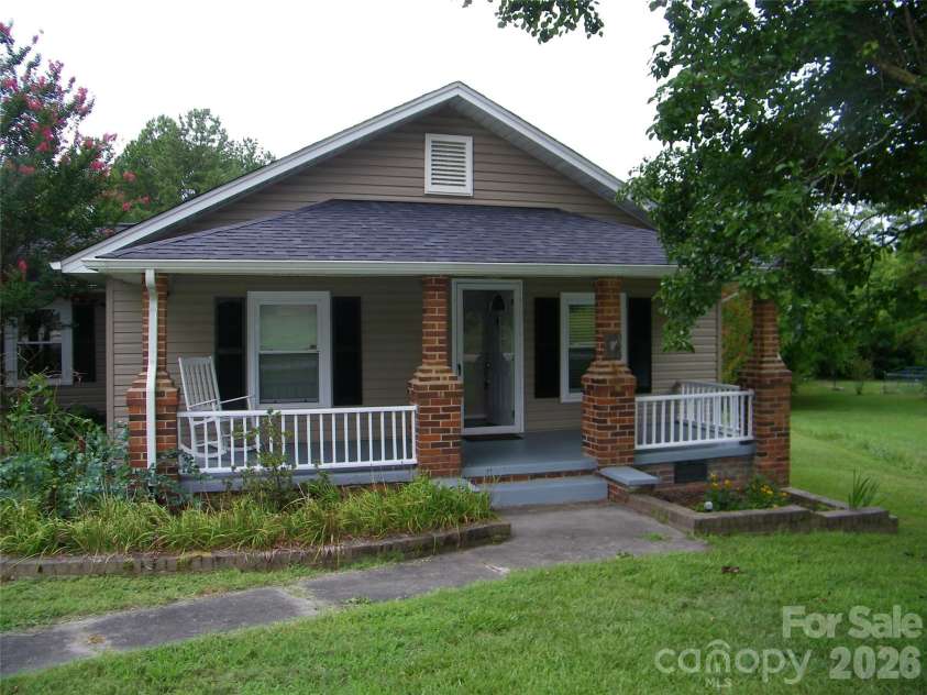 517 Rowan Mills Road, Salisbury, NC 28147.  MLS# CAR4406394, YatesRealty ID 43064. 