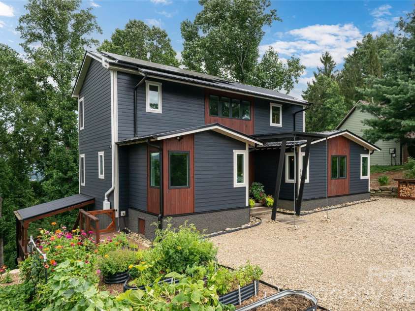 322 Windswept Drive, Asheville, NC 28801.  MLS# CAR4408960, YatesRealty ID 43065. 