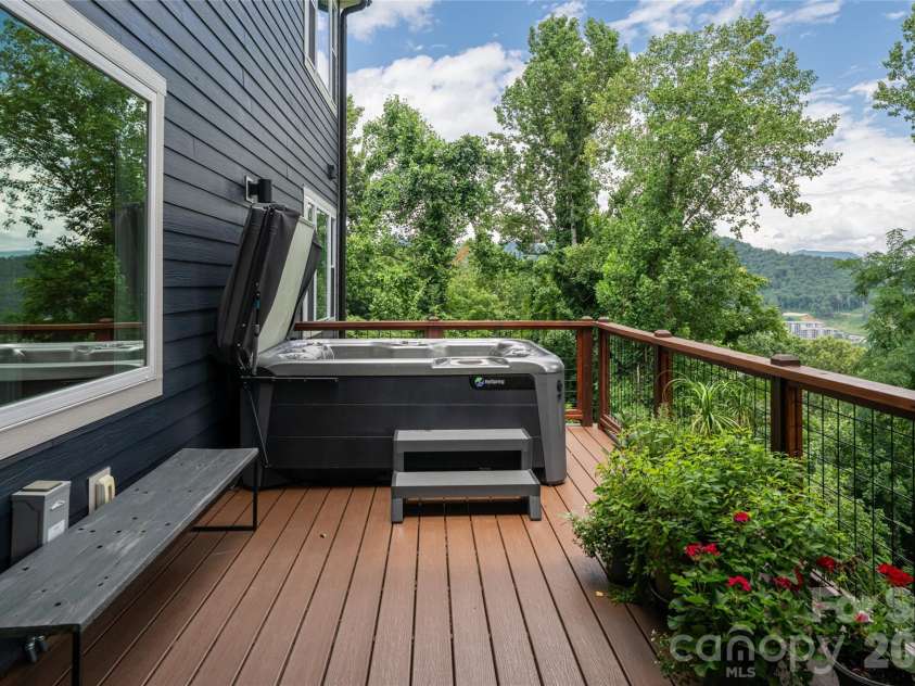 322 Windswept Drive, Asheville, NC 28801.  MLS# CAR4408960, YatesRealty ID 43065. 