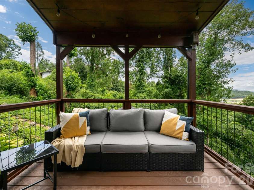 322 Windswept Drive, Asheville, NC 28801.  MLS# CAR4408960, YatesRealty ID 43065. 