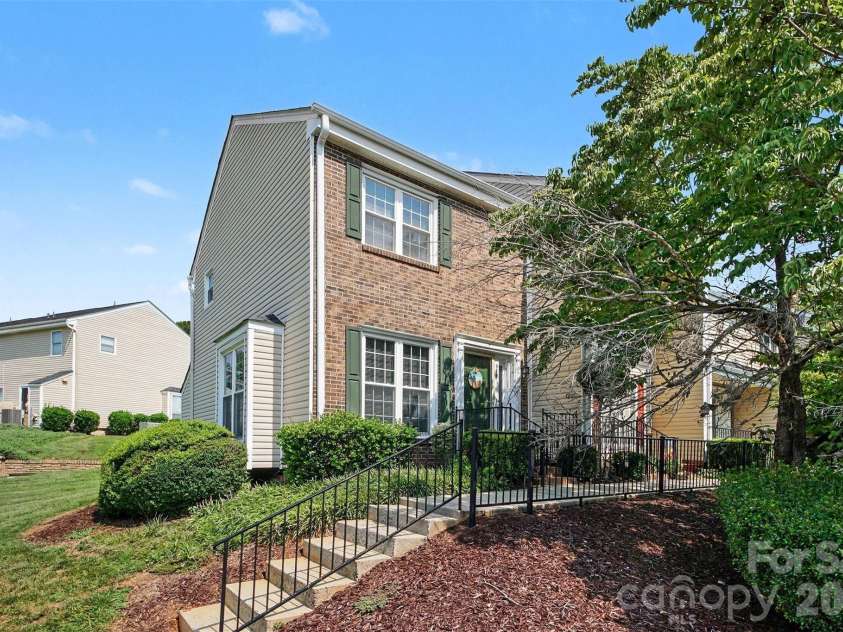 979 Surry Lane, Gastonia, NC 28054.  MLS# CAR4409128, YatesRealty ID 43066. 