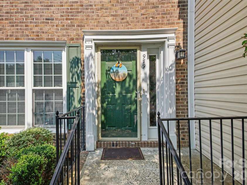 979 Surry Lane, Gastonia, NC 28054.  MLS# CAR4409128, YatesRealty ID 43066. 