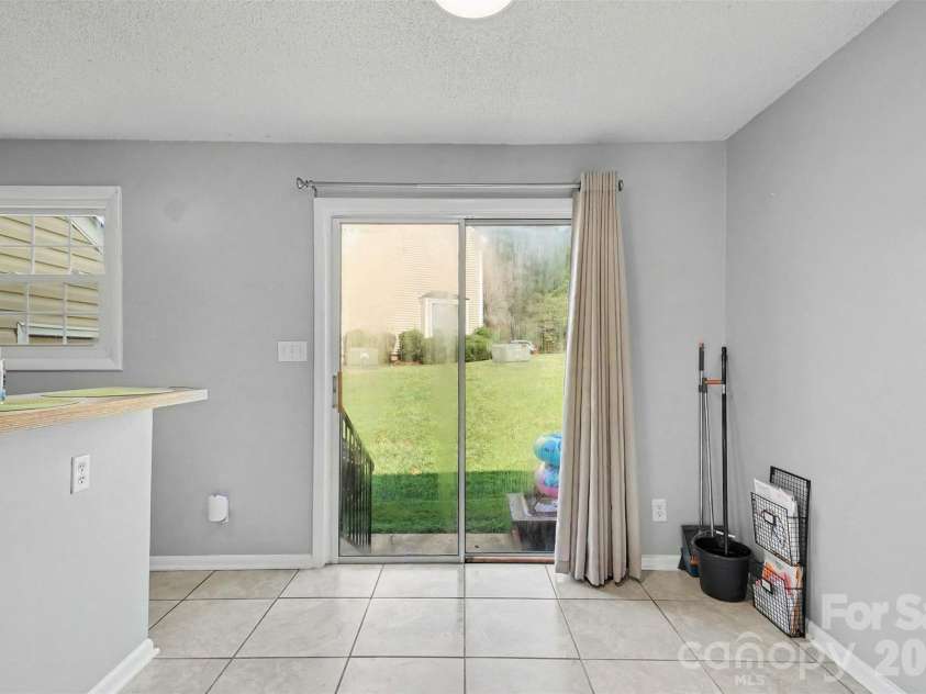 979 Surry Lane, Gastonia, NC 28054.  MLS# CAR4409128, YatesRealty ID 43066. 